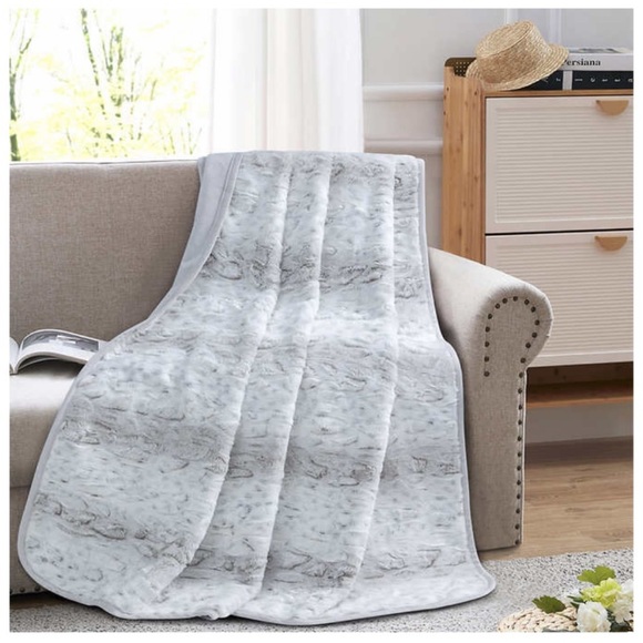 Brentwood Originals Oversized Waterproof Pet Blanket and Furniture Protector - Picture 5 of 7